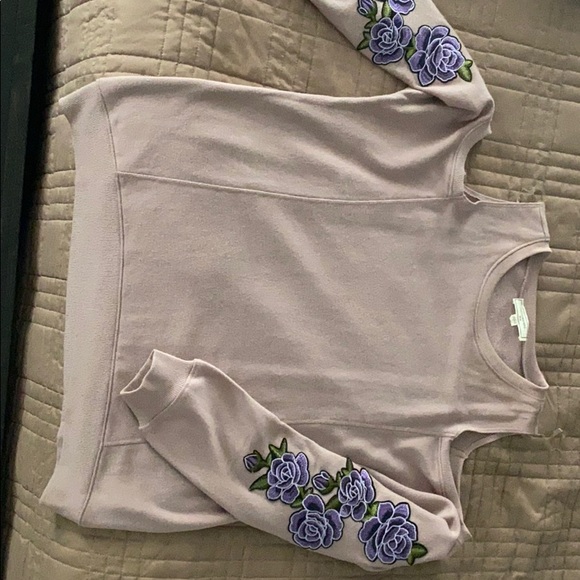 NT LA Tops - Shoulder out sweatshirt material shirt.